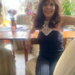 Alexisbyoung's Chat & Dating Profile