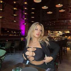 Lorajackson919's Chat & Dating Profile
