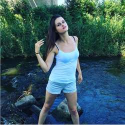 Yulia's Chat & Dating Profile
