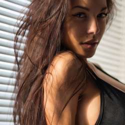 laura51's Chat & Dating Profile